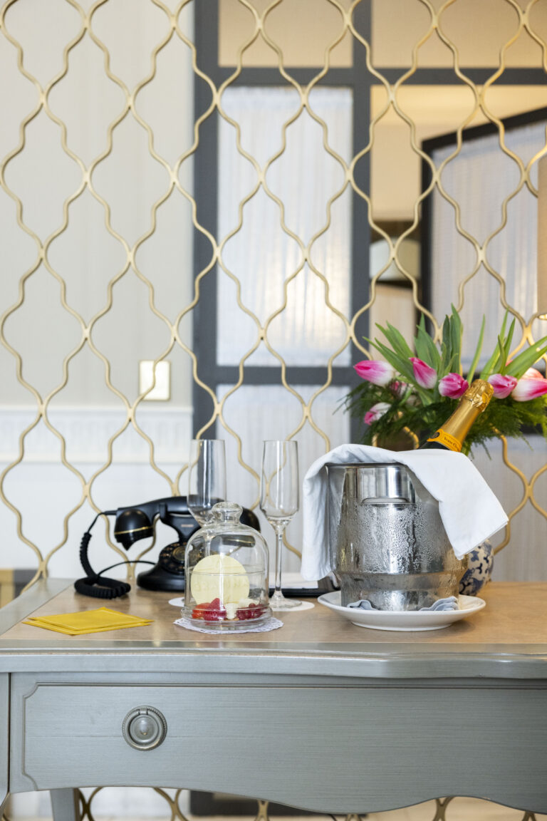 Room Service, todo llega a su habitación en el centro de sevilla