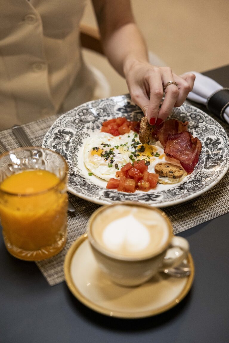 Desayunos del hotel Gravina 51. Especialidad huevos revueltos